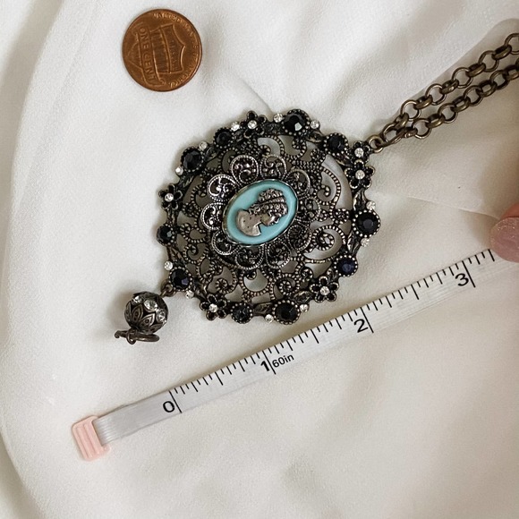 VTG Pastel Blue Cameo Medallion Necklace - Picture 4 of 10